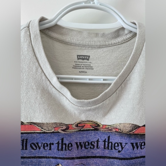 Levi’s Baby Tee size: Small - Picture 2 of 2